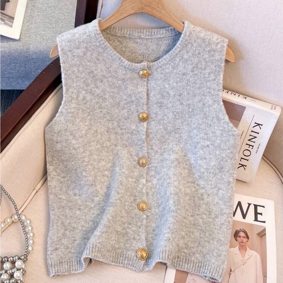 🤍 Duo Run Gray Knit Button Sweater Vest | Size L | NWT - Picture 2 of 6